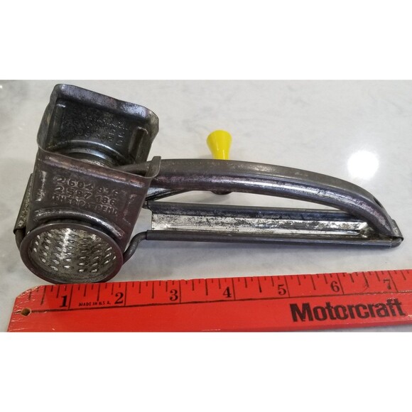 Vintage Mouli cheese /nut grater made in france yellow bakelite handle 40s - Picture 3 of 11